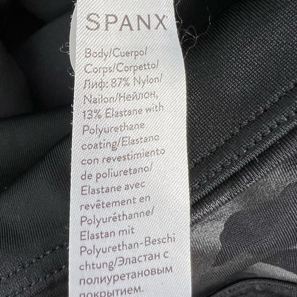 SPANX Plus Size Faux Leather Camo Leggings Matte Black Camo SZ 1X Petite - Picture 7 of 10